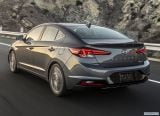 hyundai_2019_elantra_008.jpg