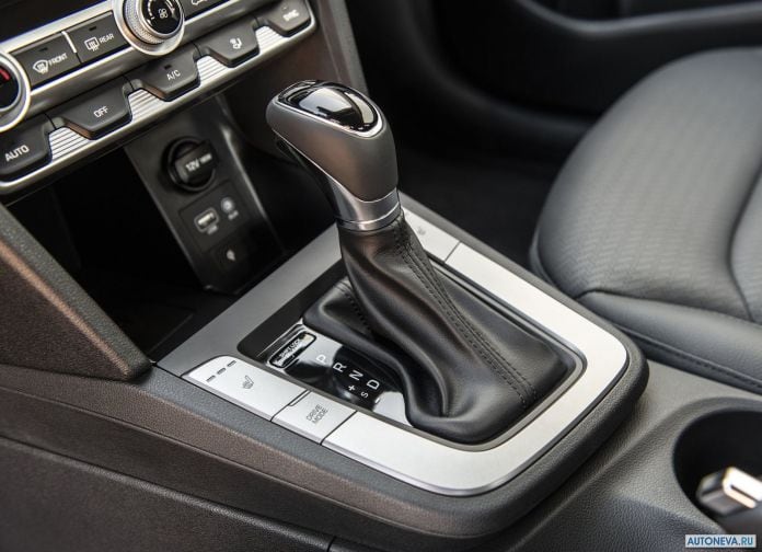 2019 Hyundai Elantra - фотография 16 из 46