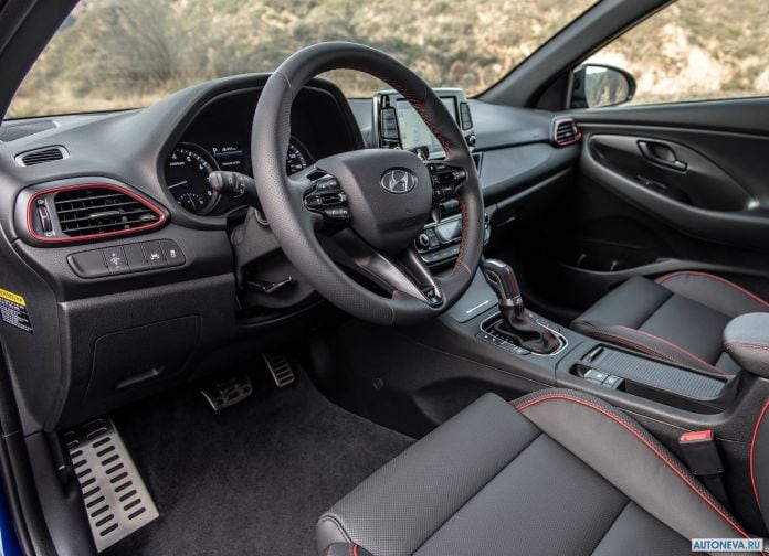 2019 Hyundai Elantra GT N-line - фотография 11 из 28 2019 Hyundai Elantra GT N-line - фотография 11 из 28