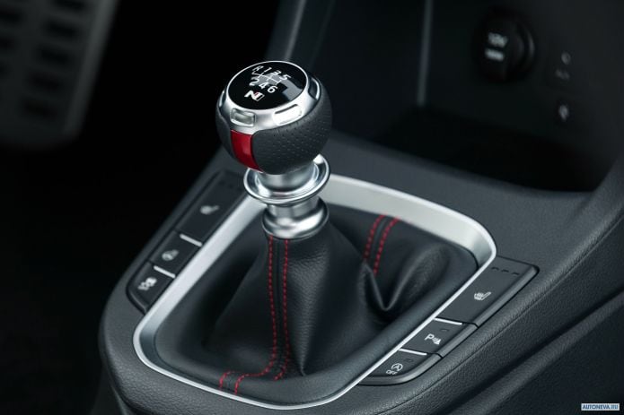 2019 Hyundai i30 Fastback N - фотография 32 из 40