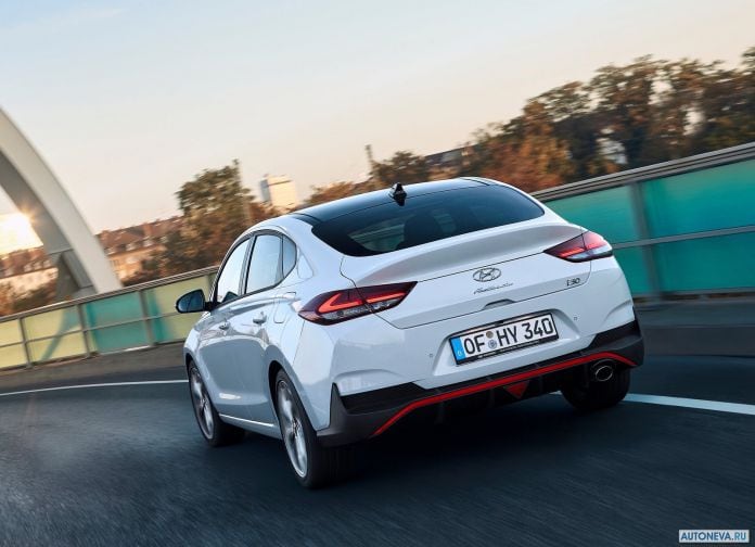 2019 Hyundai i30 Fastback N Line - фотография 13 из 22 2019 Hyundai i30 Fastback N Line - фотография 13 из 22