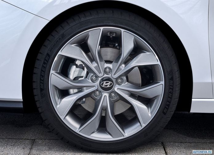 2019 Hyundai i30 Fastback N Line - фотография 21 из 22 2019 Hyundai i30 Fastback N Line - фотография 21 из 22