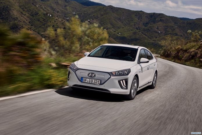 2020 Hyundai Ioniq Electric - фотография 2 из 29