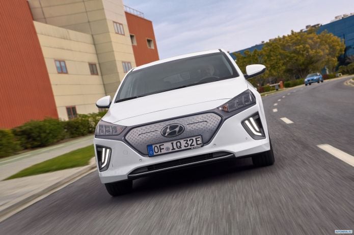 2020 Hyundai Ioniq Electric - фотография 3 из 29