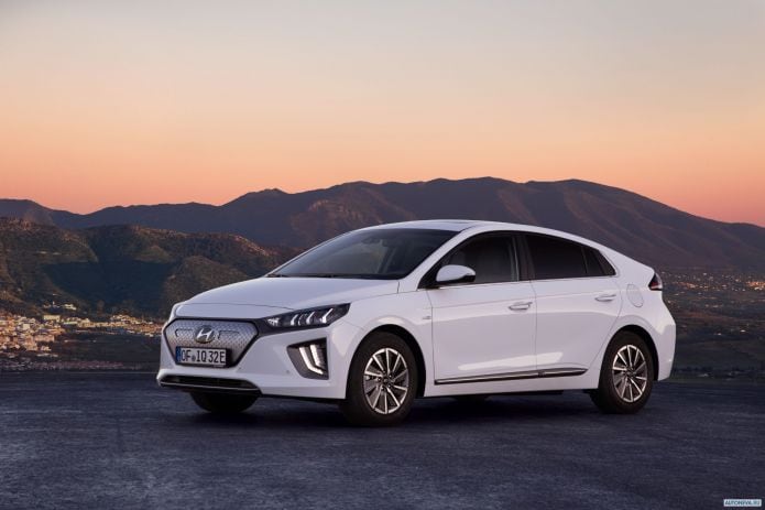 2020 Hyundai Ioniq Electric - фотография 10 из 29