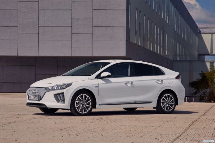 2020 Hyundai Ioniq Electric - фотография 12 из 29