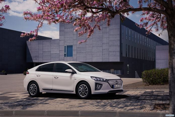 2020 Hyundai Ioniq Electric - фотография 16 из 29