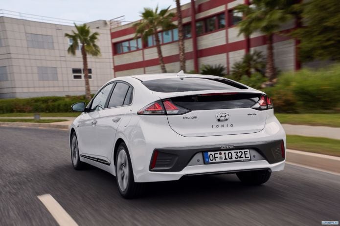 2020 Hyundai Ioniq Electric - фотография 17 из 29