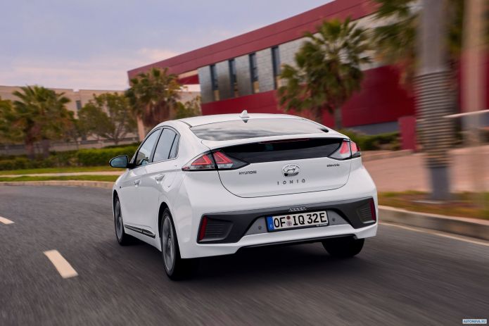 2020 Hyundai Ioniq Electric - фотография 18 из 29