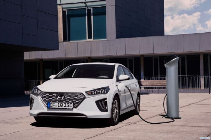 2020 Hyundai Ioniq - фотография 1 из 23