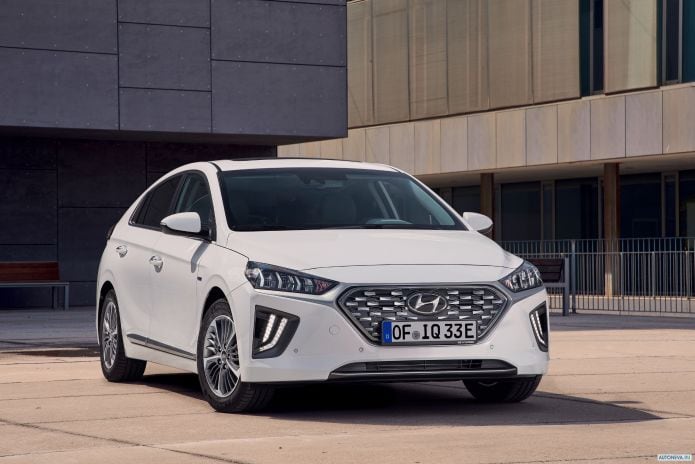 2020 Hyundai Ioniq - фотография 2 из 23