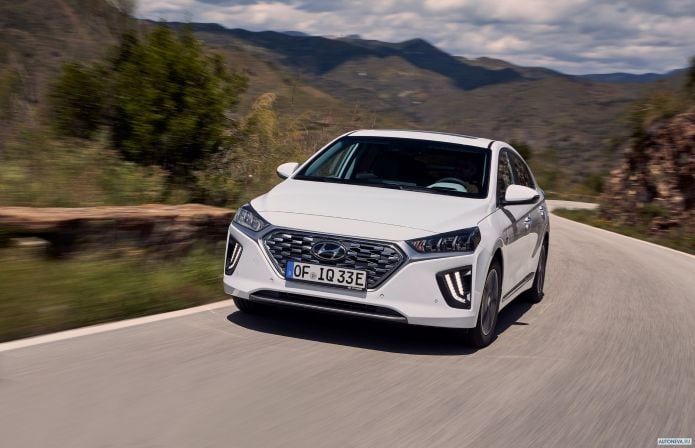 2020 Hyundai Ioniq - фотография 3 из 23