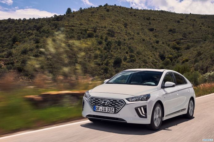 2020 Hyundai Ioniq - фотография 6 из 23