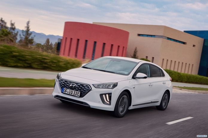 2020 Hyundai Ioniq - фотография 9 из 23