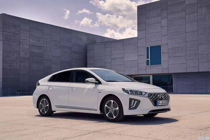 2020 Hyundai Ioniq - фотография 11 из 23