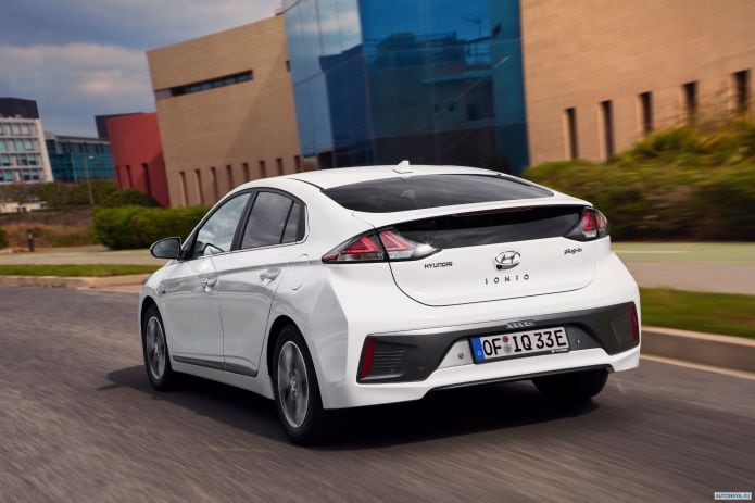 2020 Hyundai Ioniq - фотография 13 из 23