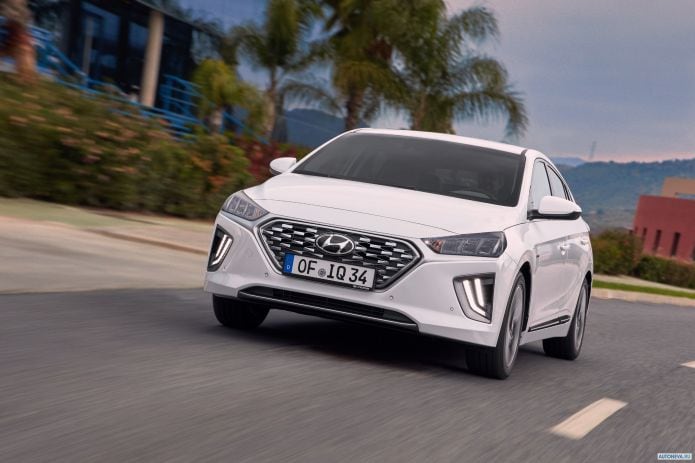 2020 Hyundai Ioniq plug-in - фотография 1 из 24