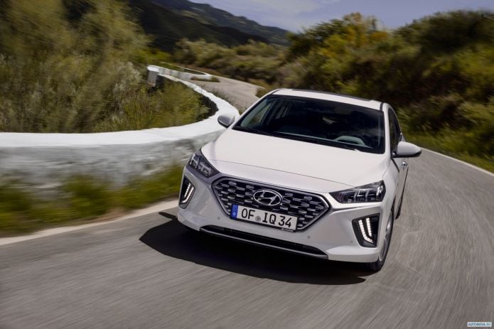 2020 Hyundai Ioniq plug-in - фотография 2 из 24 2020 Hyundai Ioniq plug-in - фотография 2 из 24