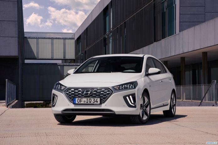 2020 Hyundai Ioniq plug-in - фотография 3 из 24