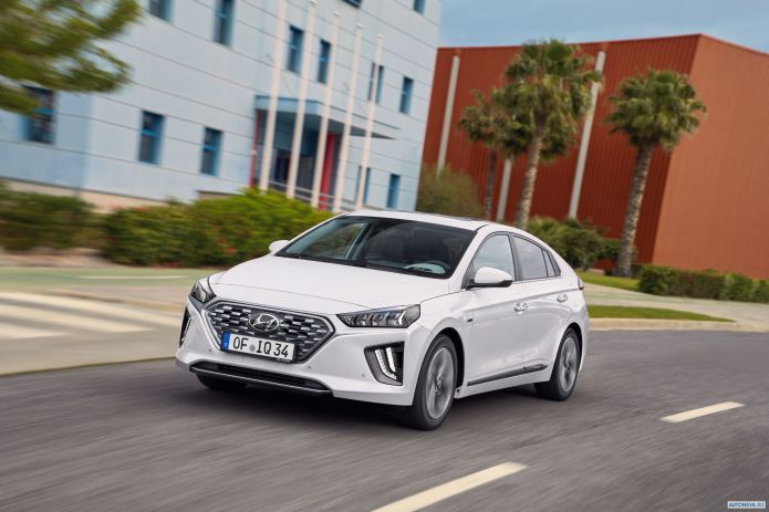 2020 Hyundai Ioniq plug-in - фотография 4 из 24