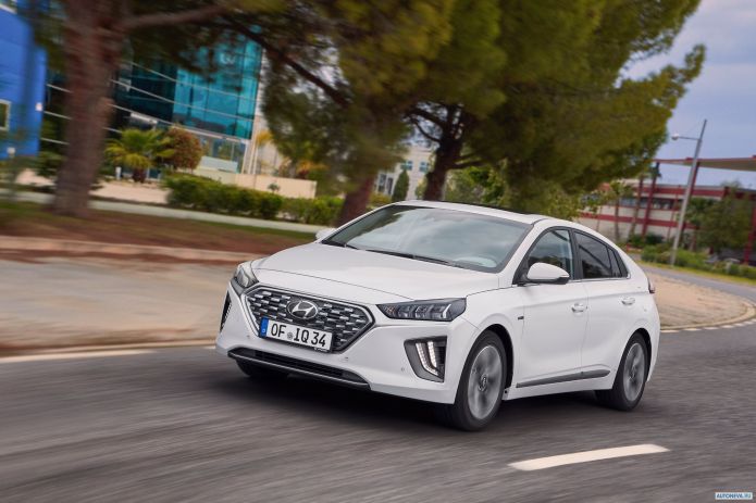 2020 Hyundai Ioniq plug-in - фотография 6 из 24