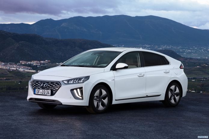 2020 Hyundai Ioniq plug-in - фотография 7 из 24