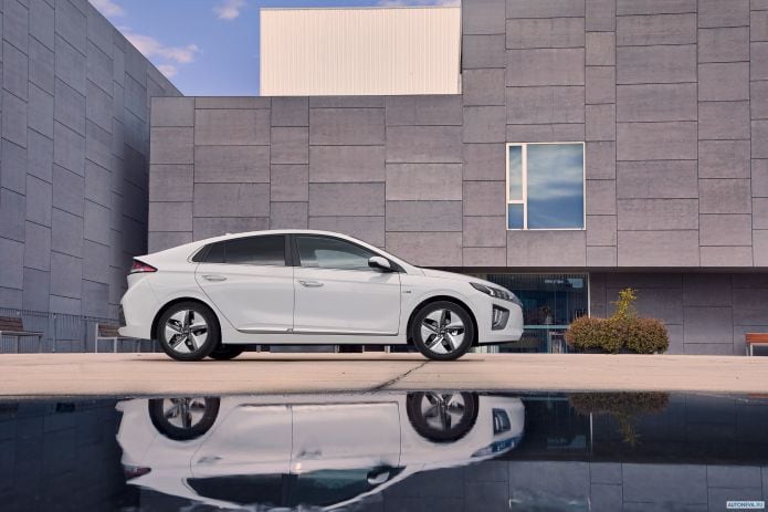 2020 Hyundai Ioniq plug-in - фотография 12 из 24 2020 Hyundai Ioniq plug-in - фотография 12 из 24