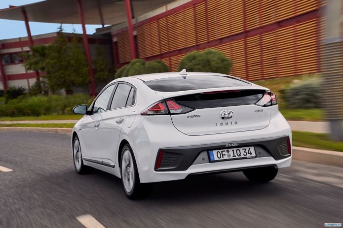 2020 Hyundai Ioniq plug-in - фотография 13 из 24 2020 Hyundai Ioniq plug-in - фотография 13 из 24