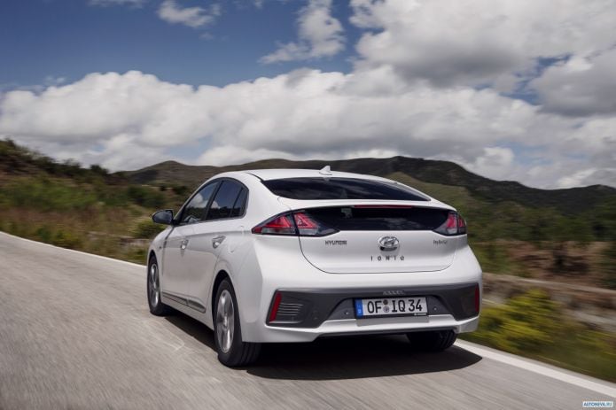2020 Hyundai Ioniq plug-in - фотография 14 из 24 2020 Hyundai Ioniq plug-in - фотография 14 из 24