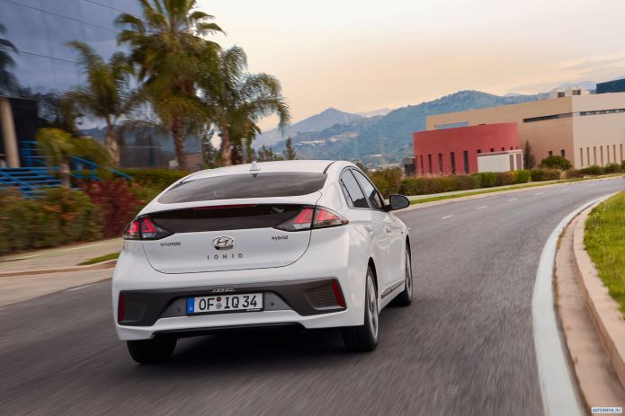 2020 Hyundai Ioniq plug-in - фотография 18 из 24 2020 Hyundai Ioniq plug-in - фотография 18 из 24