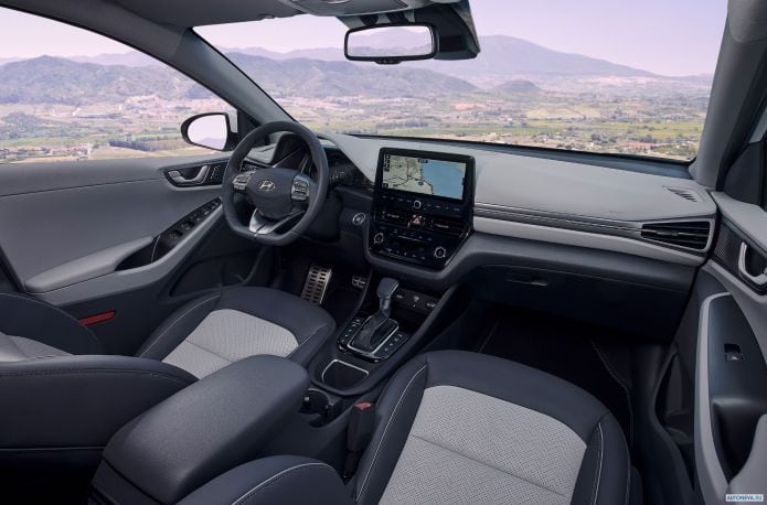 2020 Hyundai Ioniq plug-in - фотография 19 из 24 2020 Hyundai Ioniq plug-in - фотография 19 из 24