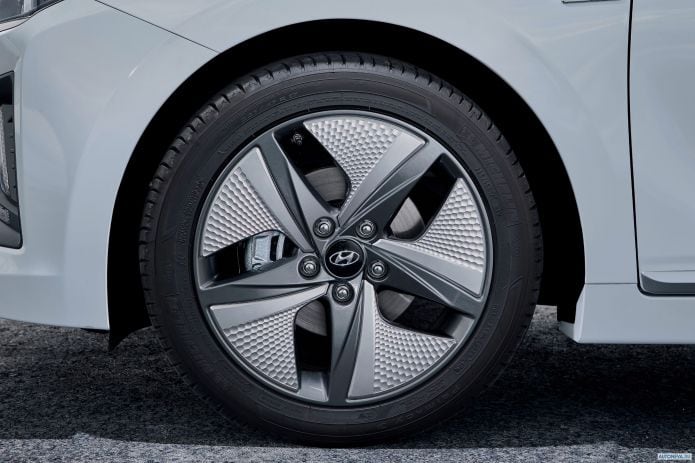 2020 Hyundai Ioniq plug-in - фотография 23 из 24 2020 Hyundai Ioniq plug-in - фотография 23 из 24