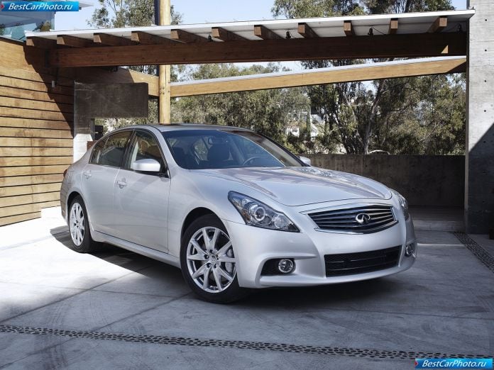 2010 Infiniti G37 Sedan - фотография 2 из 12