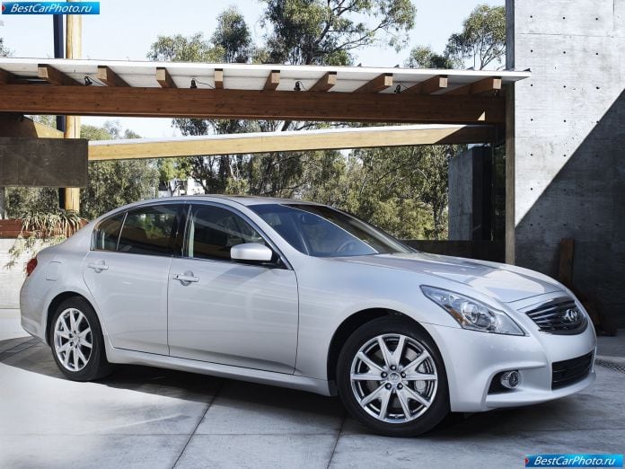 2010 Infiniti G37 Sedan - фотография 3 из 12