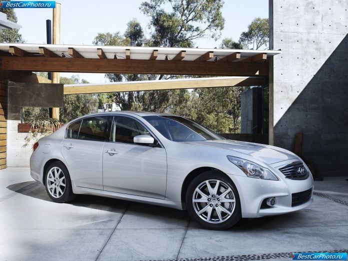 2010 Infiniti G37 Sedan - фотография 4 из 12