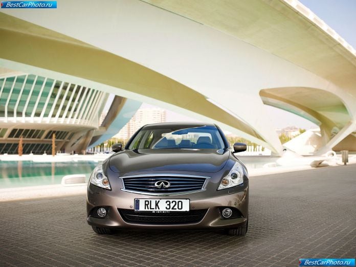 2010 Infiniti G37 Sedan - фотография 7 из 12