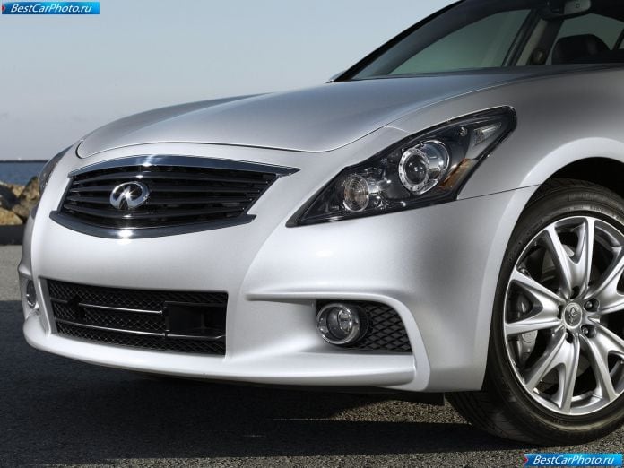 2010 Infiniti G37 Sedan - фотография 11 из 12