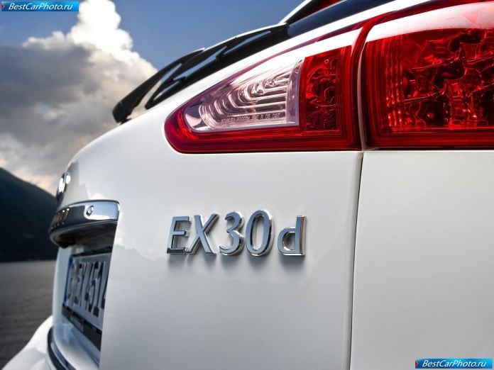 2011 Infiniti Ex30d - фотография 25 из 28