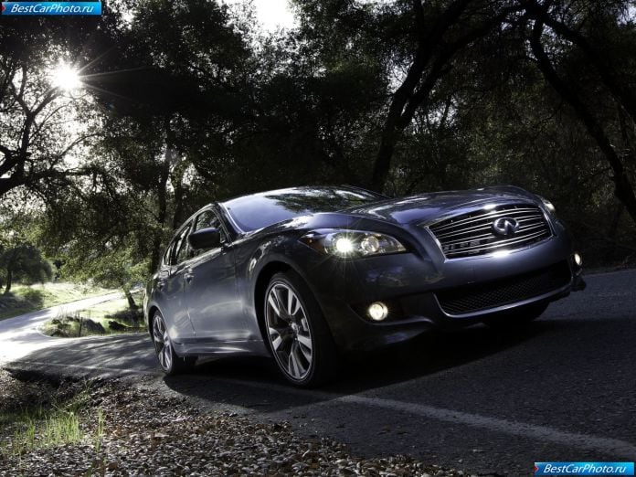 2011 Infiniti M - фотография 2 из 66