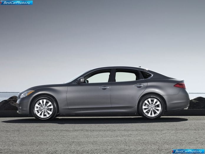 2011 Infiniti M - фотография 18 из 66