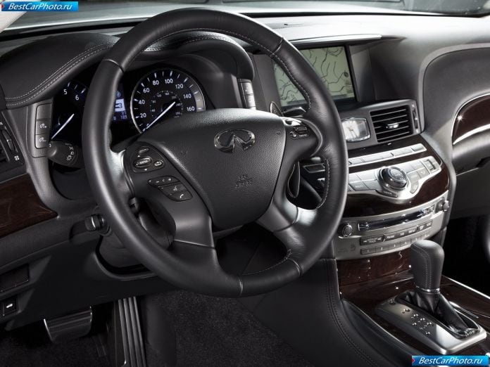 2011 Infiniti M - фотография 38 из 66