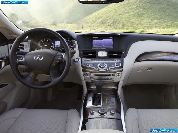 2011 Infiniti M - фотография 39 из 66