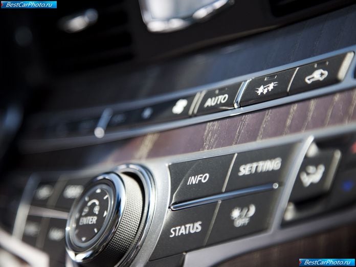 2011 Infiniti M - фотография 44 из 66