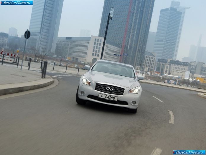 2011 Infiniti M35h - фотография 32 из 79