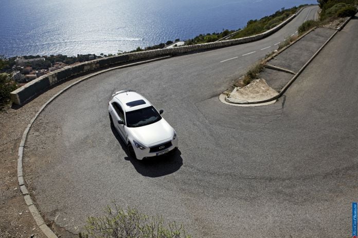 2013 Infiniti FX Vettel Edition - фотография 26 из 64