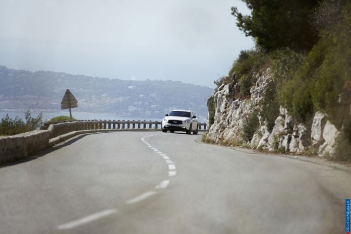 2013 Infiniti FX Vettel Edition - фотография 27 из 64
