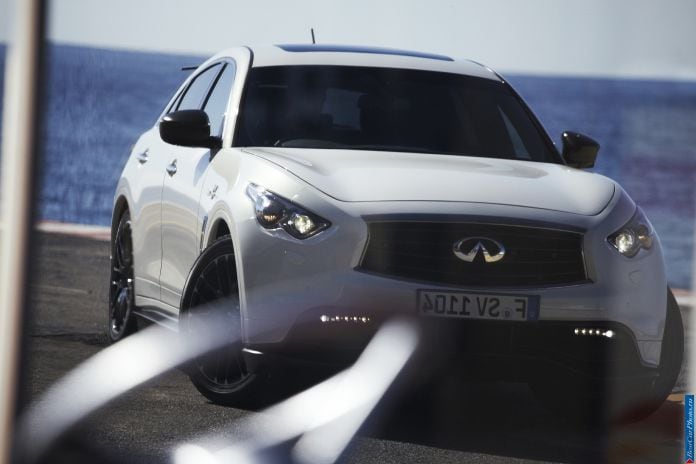 2013 Infiniti FX Vettel Edition - фотография 32 из 64