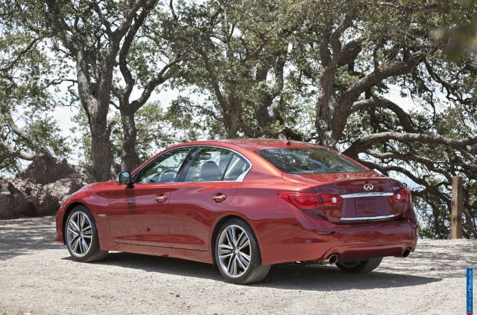 2014 Infiniti Q50 - фотография 2 из 65
