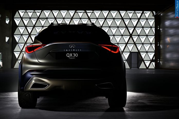 2015 Infiniti QX30 - фотография 2 из 2
