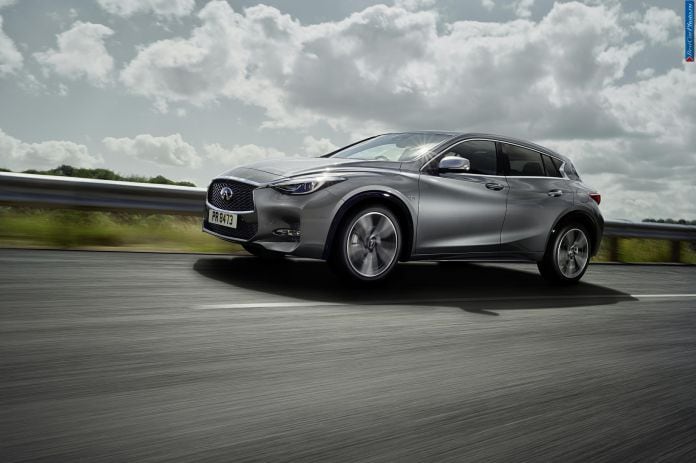 2016 Infiniti Q30 - фотография 3 из 122